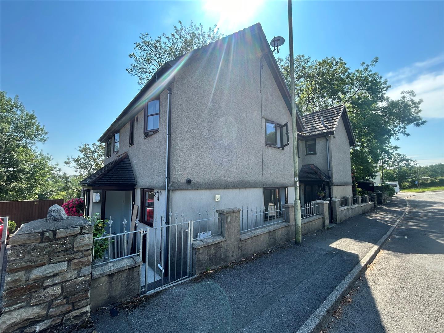 Bridgend Road, Aberkenfig, Bridgend, CF32 9AE